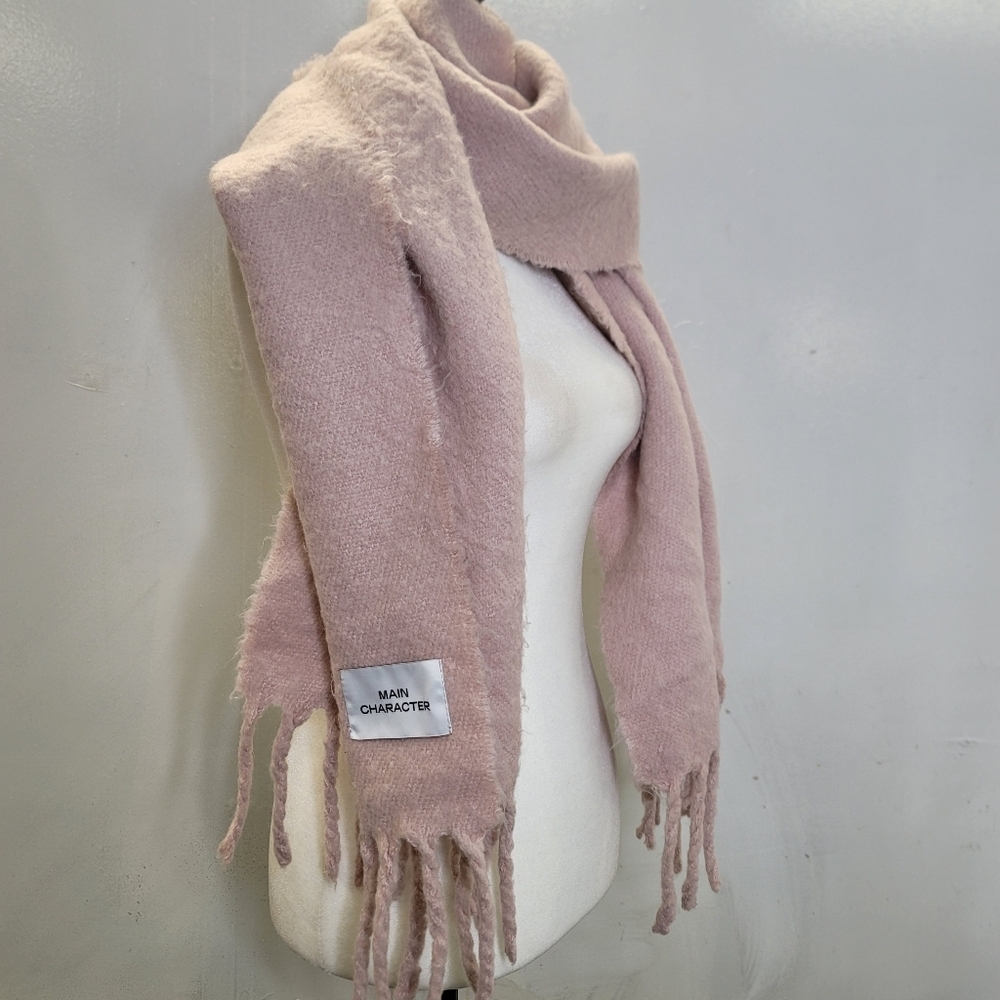 Aritzia Main Character scarf